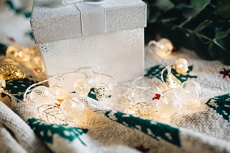 Modern Christmas Decor thumbnail