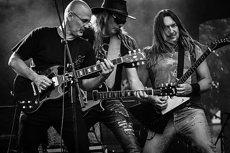 three man use guitars thumbnail