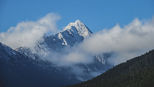 landscape photography of snowy mountain thumbnail