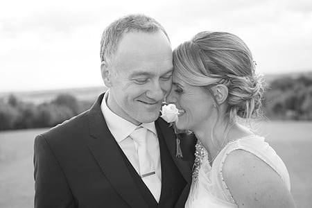 groom and bride thumbnail
