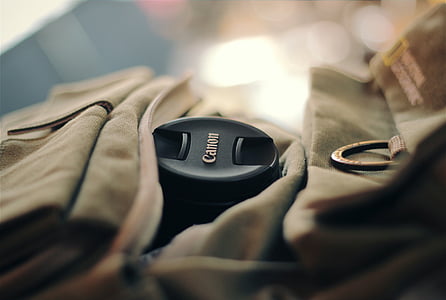 black Canon camera thumbnail
