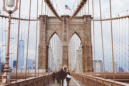 people walking on brooklyn bridge thumbnail