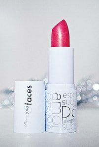 red lipstick thumbnail