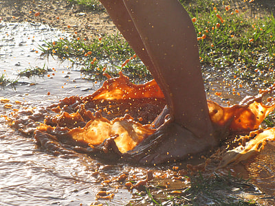 person stepping on mud thumbnail