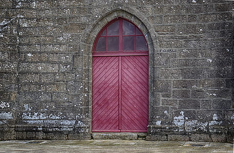 photo of red wooden doors thumbnail
