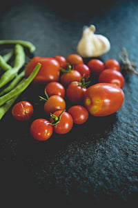 bunch of tomatoes thumbnail