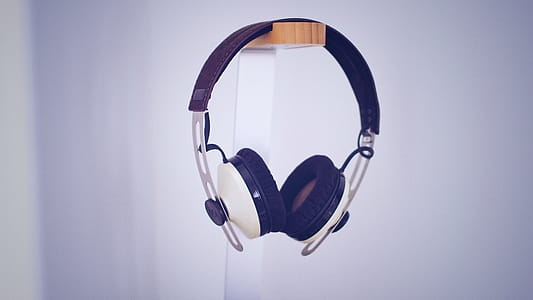 Black and White Wireless Headphones thumbnail