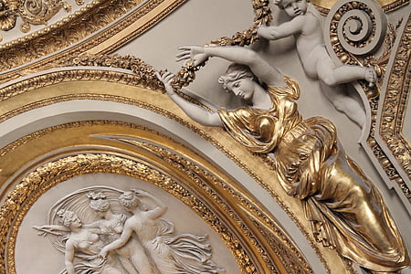 woman on yellow dress statue thumbnail