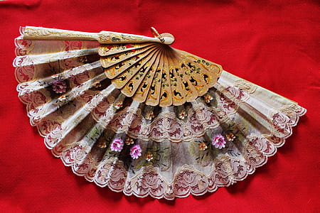 photo of pink and beige floral handfan thumbnail