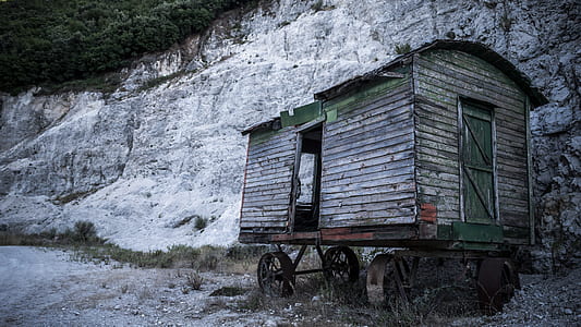 shack near cliff thumbnail