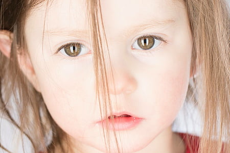 girl face with brown hair thumbnail