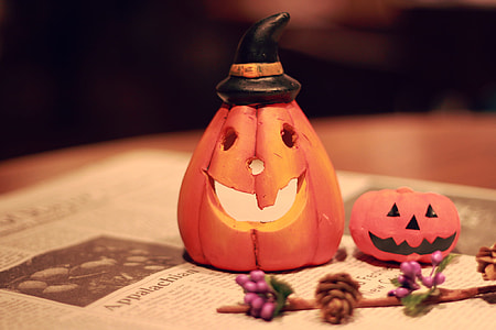 two pumpking lighting ornaments on newspaper thumbnail