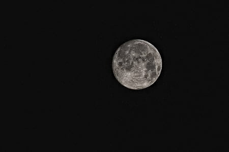 photograph of full moon thumbnail