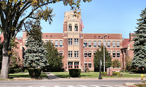Mishawaka High School in Indiana thumbnail