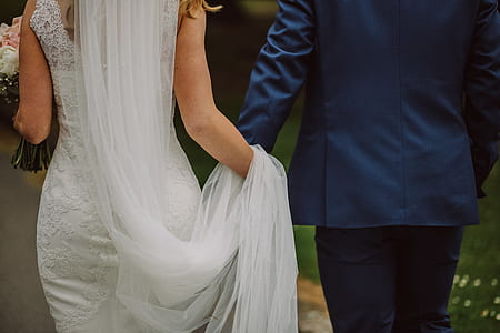 bridge and groom holding hand while walking thumbnail
