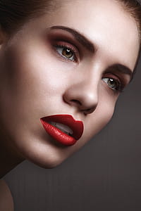women's red lips thumbnail