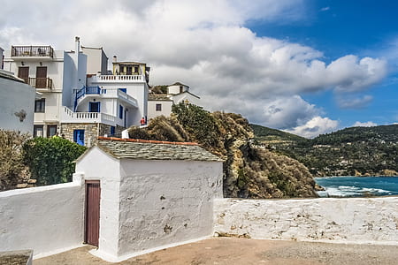 houses on cliff thumbnail