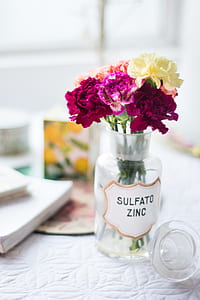 flower bouquet in glass vase thumbnail