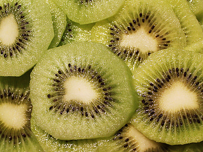 sliced kiwis thumbnail