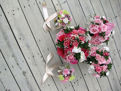 six assorted bouquet of flowers on brown wooden board thumbnail