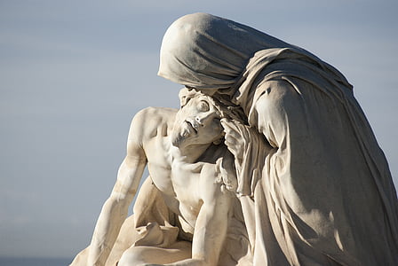 man and woman statue thumbnail