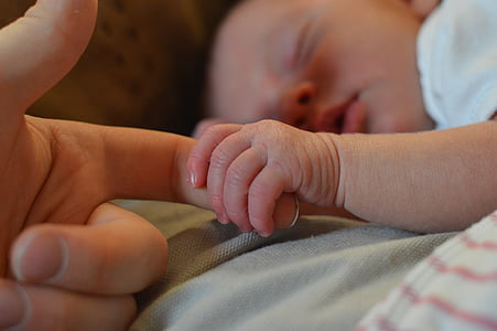 person's left hand thumbnail