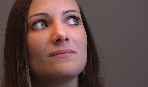 woman looking upright thumbnail