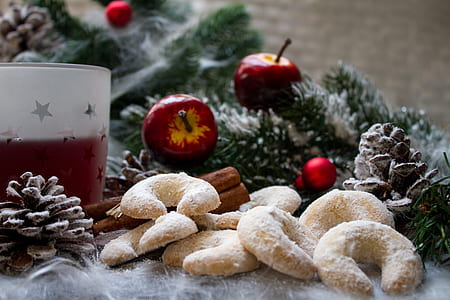 bread next to pinecones thumbnail