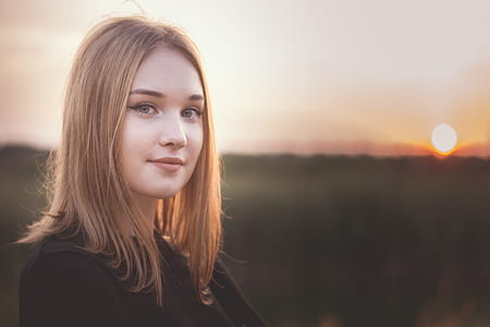 portrait photography of woman thumbnail