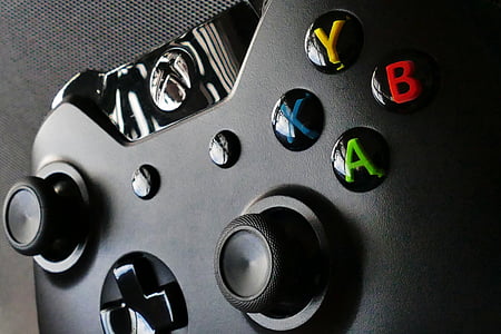 black Xbox One controller thumbnail