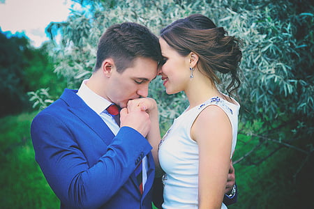 couple at the green grass thumbnail