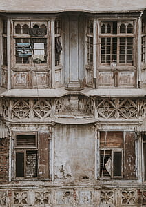 photography of vintage wooden house thumbnail
