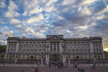 white building with cloudy sky thumbnail