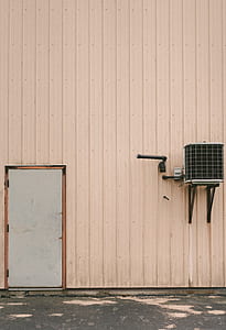 air condenser on wall rack thumbnail