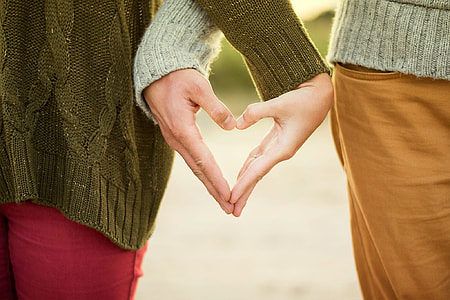 photo of couple doing heart handsign thumbnail