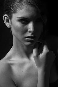 topless woman thumbnail