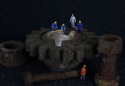 five men miniatures on gray steel axle thumbnail