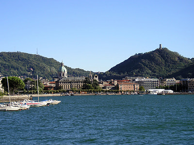 Landscape view of Lake Como in Italy thumbnail