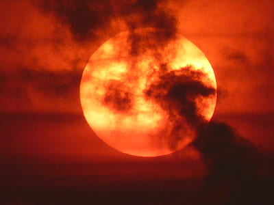 red moon thumbnail