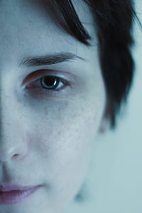 person's left eye thumbnail