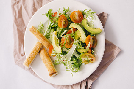 Healthy salad lunch thumbnail