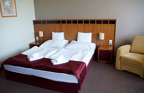 white and maroon twin bed set thumbnail