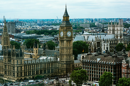 Elizabeth tower during daytime thumbnail