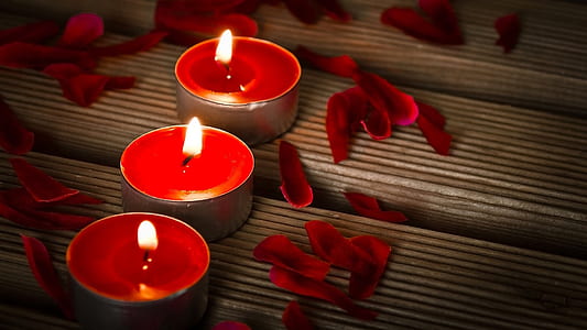 three red tealights photography thumbnail