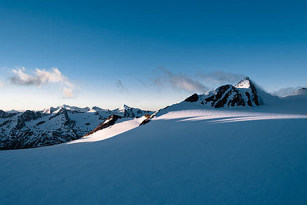 landscape photo of snowy mountian thumbnail