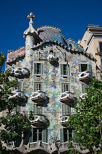 photography of concrete house at daytime thumbnail