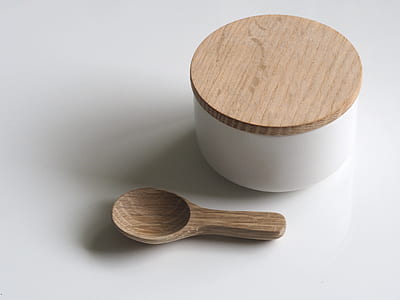 round brown and white bowl thumbnail
