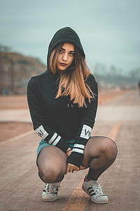 shallow focus photography of woman thumbnail
