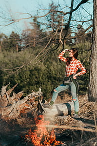 woman looking out the distance thumbnail