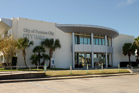 Panama City's city hall in November 2013 in Florida thumbnail